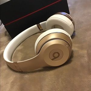Gold beats by Dre